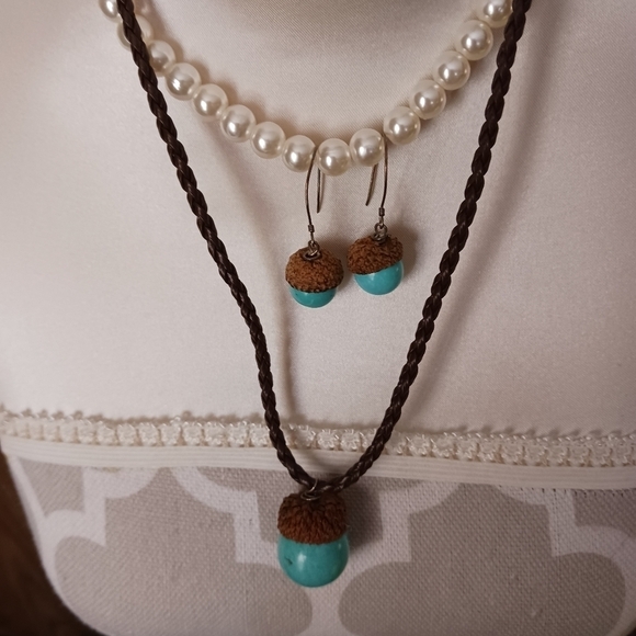Blue Howelite turquoise Leather  Acorn Necklace Earrings Set - Picture 2 of 3